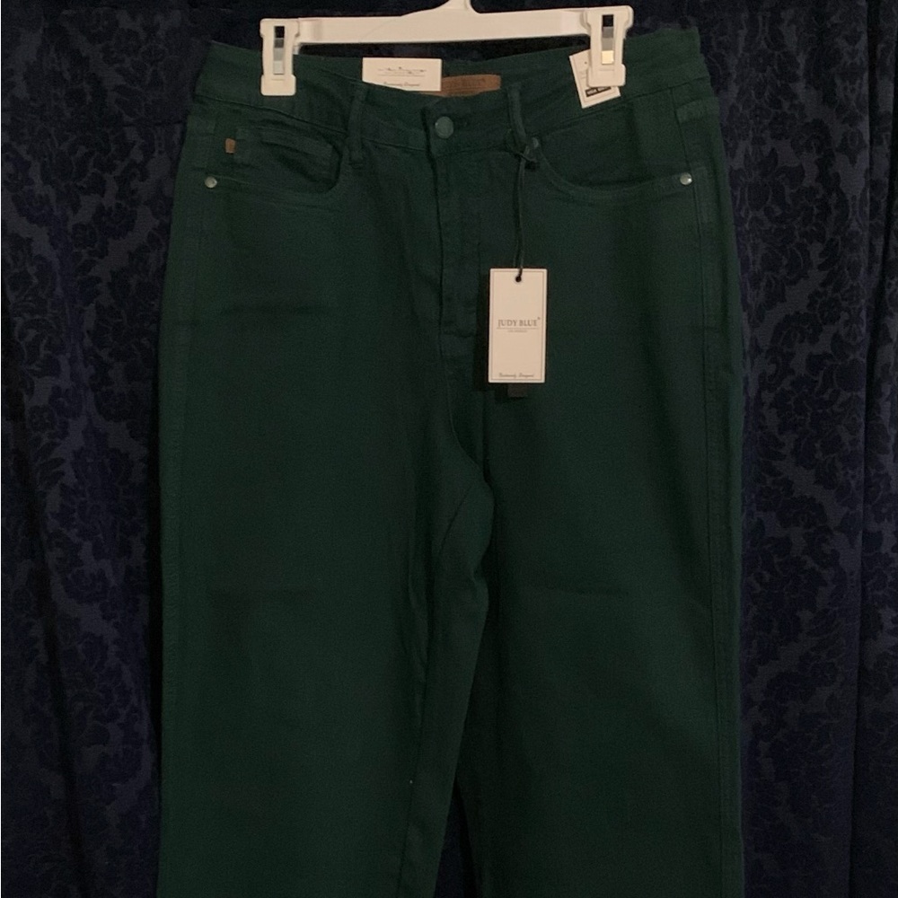 Judy Blue-BNWT, Teal Denim Size 14W
Style#JB88606
High Waist, Finished Cuff,Crop